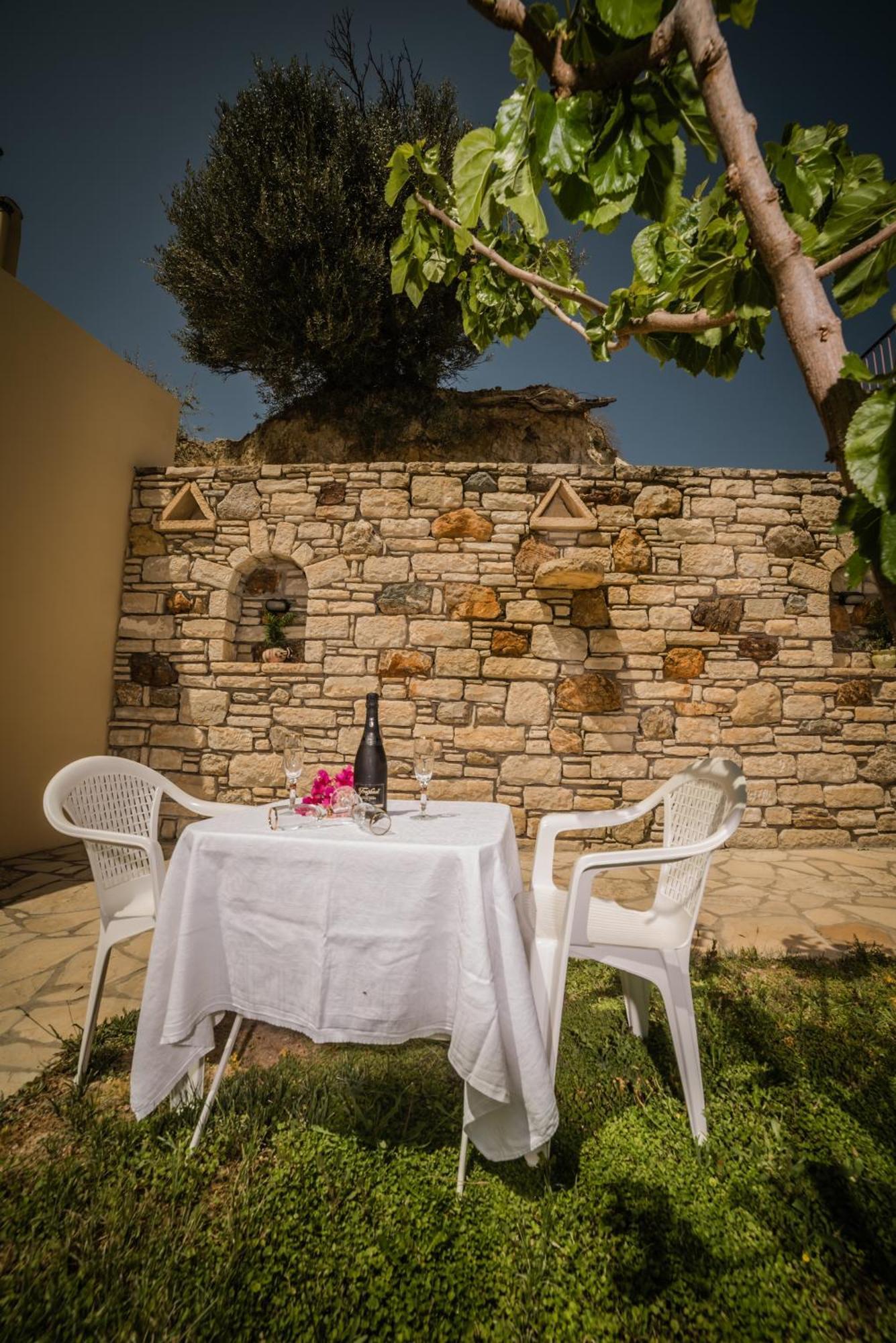 Bodikos Villas & Apartments Pitsidia Esterno foto